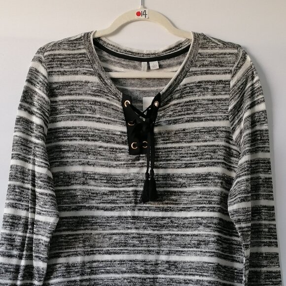 NWT Est. 1946  Womens Gray Ideal Black Tasseled Henley V Neck Top Size Large - Picture 2 of 7